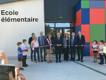 Le Genest-Saint-Isle. L'école Albert Jacquard, symbole de la...